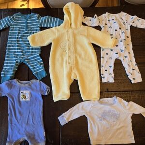 Carters & Burts Bees 4 Onesies + 1 Shirt, most 6 Months